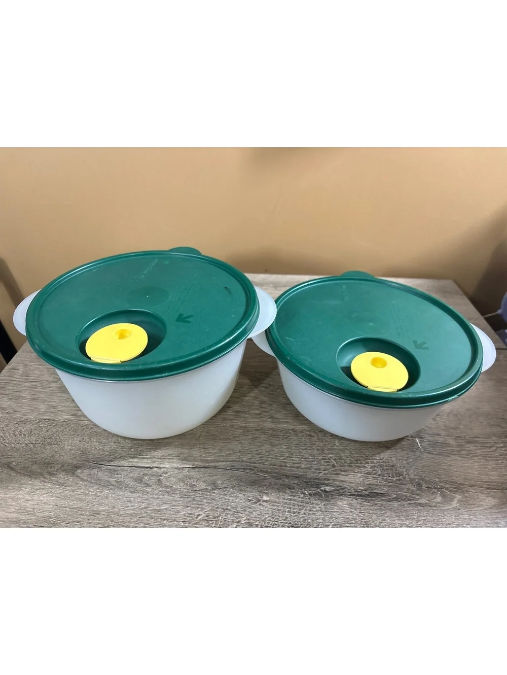 6.5 cup and 8.5 cup Set of 2 Vintage Tupperware Microwave Bowls with Vent Lids